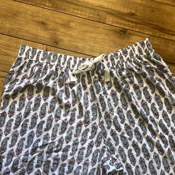 Lot of 2 Cacique Lounge Pants Paisley Print City View Print Women’s size 26/28 - Picture 4 of 12